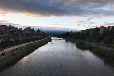 Il fiume Kamo al tramonto