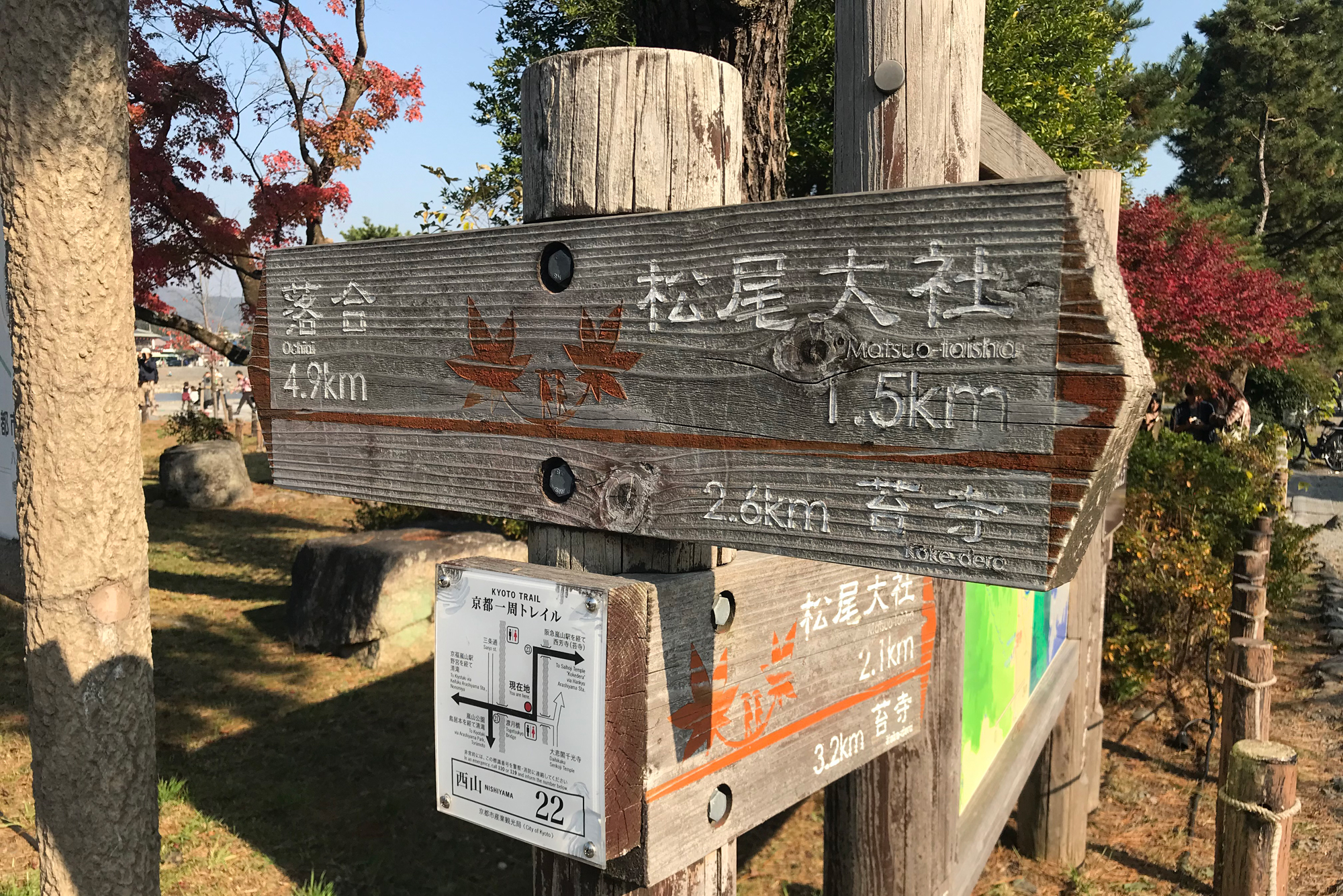 Segnaletica per vedere le foglie rosse ad Arashiyama